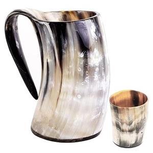 Mug en corne poli artisanal et écologique, grand verre, style nordique, motif animal - Product Image 4