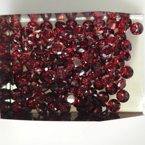 พลอยโกเมนแดงธรรมชาติ 5.5 มม. ทรงกลมเจียระไนแบบบริลเลียนท์ คุณภาพดีที่สุด สำหรับทำเครื่องประดับ - Product Image 3