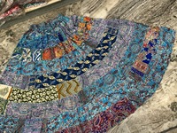 Jupe longue en soie bohème à 7 niveaux Patchwork Design terreux naturel respirant longue flottante Gypsy danse du ventre Sari élégant et élégant