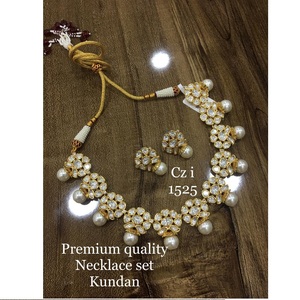 Ensemble de colliers Kundan de créateur ethnique Offre Spéciale Bijoux de mariée pour les acheteurs soucieux de la mode disponibles au prix d'exportation - Product Image 2