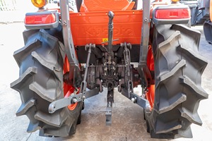 รถแทรกเตอร์คูโบต้า L5228DT ขับเคลื่อน 4 ล้อ 52 แรงม้า สำหรับงานเกษตรในนาข้าวที่เปียกน้ำและโคลน - Product Image 4