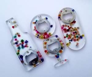 Abrebotellas de resina artística única con artesanía exclusiva hecha a mano, perfecto para accesorios de Bar coleccionables - Product Image 1