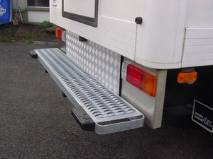 Camioneta pickup diésel de cabina sencilla 4.2 L manual, verificada y de segunda mano, con sistema de refrigeración Frigo de doble temperatura. - Product Image 2