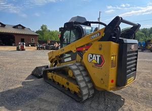 Chargeuse compacte sur chenilles CATERPILLAR 259D3 avec cabine EROPS, chauffage et climatisation, écran avancé avec caméra, hydraulique auxiliaire à haut débit - Product Image 3