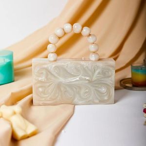 Sac à main élégant en résine avec ferrures dorées en bois d'acacia naturel - Product Image 1