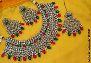 Nuevo diseño elegante chapado en oro tradicional Motipearl & Drop Kundan tachonado gargantilla collar pendiente Mangtika conjunto y conjunto de joyería Mujer - Product Image 4