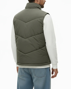 Gilet matelassé, gilet personnalisé, gilet matelassé en gros, veste softshell légère pour hommes, fabrication par Antique Fashion - Product Image 3