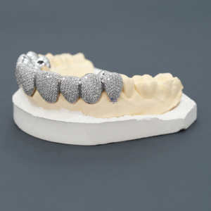 Nuestra exclusiva colección de Grillz de diseñador hecho en plata de ley 925 con diamantes de moissanita para su estilo único - Product Image 3
