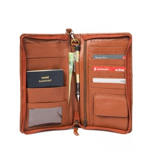 กระเป๋าสตางค์สำหรับเดินทางทำจากหนังม้าบ้าๆ RFID กระเป๋าใส่หนังสือเดินทางท่องเที่ยวพร้อมช่องใส่บัตรเครดิต PTH-0091B แบบสั่งทำ - Product Image 3