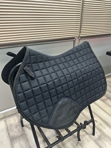 Almohadilla de sillín de algodón negro de alta demanda con logotipo personalizado y tela de forro de calidad de tamaño a bajo precio en la India - Product Image 3