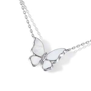 จี้สร้อยคอเงินแท้รูปผีเสื้อประดับมุกเปลือกหอย - Product Image 3