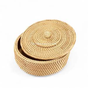 Boîte de rangement en rotin fabriquée à la main avec un motif tissé naturel pour le rangement à domicile et la décoration intérieure - Product Image 1