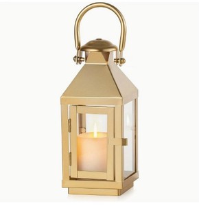 Lanterne à bougie en métal doré de luxe avec panneaux en verre, design classique de poignée, lumière douce et chaude pour la décoration de la maison et les cadeaux festifs - Product Image 1