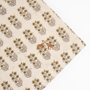 Tissu imprimé floral Dabu éco-responsable, teinture naturelle, 100% coton, tissu artisanal durable pour vêtements de filles - Product Image 5