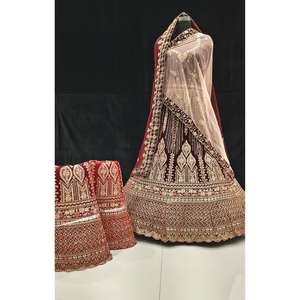 Velours Lehenga Choli de qualité supérieure parfait pour Mehendi Sangeet et les occasions spéciales avec emballage personnalisé d'Inde - Product Image 6