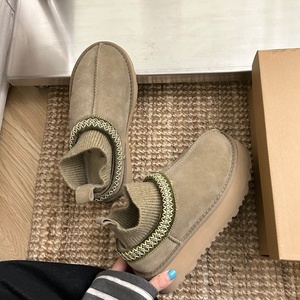 Nouvelles bottes de neige à motif ethnique très tendance pour femmes, chaussures d'hiver à semelle épaisse et rehaussée, chaussettes-bottes - Product Image 3