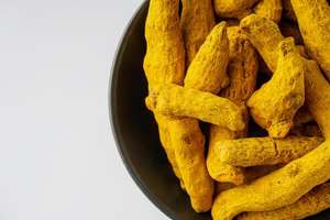 Doigts de curcuma indiens authentiques 100% naturels sans additifs durée de conservation 24 mois-soigneusement récoltés emballés pour la cuisson mélange - Product Image 2