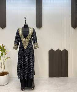 Nouvel ensemble Kurta trois pièces à la mode avec chemisier tubulaire prêt à porter pantalon Kurta élégant et chemisier intérieur pour un look Fusion moderne - Product Image 6