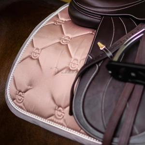 Tapis de selle anglais de conception confortable de haute qualité pour l'équitation doublure douce tapis de selle en matériau durable vente en gros - Product Image 5