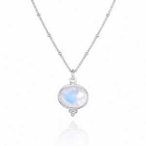 Collar de Piedra Lunar Arcoíris Ovalada con Colgante en Capas, Tono Blanco Lechoso Iridiscente, Plata de Ley 925, Encanto Festivo - Product Image 1