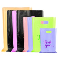 Emballage de shopping avec logo personnalisé sacs en plastique de remerciement en rose pour petites entreprises avec poignées découpées pour t-shirt