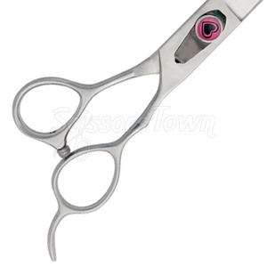 Ciseaux de toilettage pour animaux de compagnie avec des lames en acier inoxydable de haute précision pour la coupe et le coiffage des poils de chien - Product Image 4