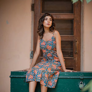 เดรสผ้าฝ้าย100% สกรีนลายดอกไม้สไตล์วินเทจความยาวปานกลางระบายอากาศได้ดีสำหรับใส่ในชีวิตประจำวัน - Product Image 1