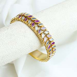 Brazalete Aasma de Plata 925 Chapado en Oro con Rubí y Circonita, Piedra Semipreciosa, Pieza Única, Brazalete Moderno - Product Image 3