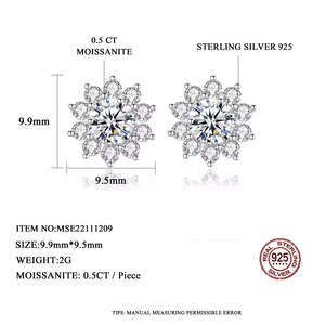 Ensemble de bijoux en argent 925 avec motif floral classique en moissanite pour femmes - Collier, boucles d'oreilles, bague, ensemble pour mariage et anniversaire - Product Image 2