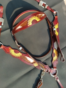 Hecho a mano de la mejor calidad de cuero de vaca occidental tallado pintado látigo puntada trabajo al por mayor suministro del fabricante - Product Image 4