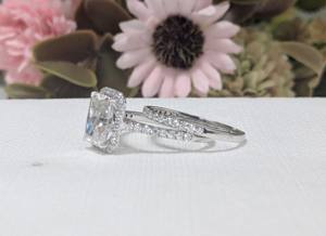 Anillo de Compromiso de Diamante Cultivado en Laboratorio con Corte Radiante de 2 Quilates, Conjunto de Anillo de Compromiso de Oro Blanco Sólido de 14k, Conjunto Nupcial de Diamantes para Mujer - Product Image 2