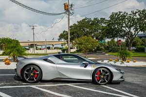Ferrari SF90 Stradale 2021 d'occasion, excellent état, prêt à être expédié - Product Image 3