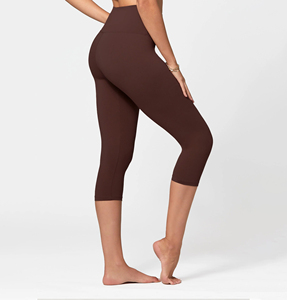 Scrunch Butt Capri Leggings para mujer Pantalones de Yoga de tiro alto con tela transpirable Impresión de logotipo personalizado Perfecto para entrenamiento de gimnasia - Product Image 1
