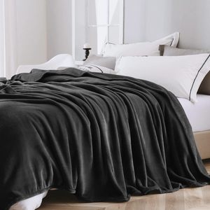 Coperta da letto in pile nera personalizzata all'ingrosso calda morbida tinta unita a buon mercato coperta di flanella spessa per l'inverno - Product Image 2