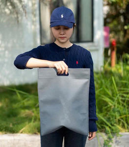 Bolsa de Mano Reutilizable con Diseño Personalizado de Patrón de Letras, Laminada, No Tejida, Directo de Fábrica, para Envasado Minorista de Supermercados - Product Image 1