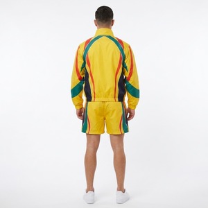 Veste bomber à capuche coupe-vent jaune pour homme avec logo brodé et ensemble de shorts assortis, tenue sportive d'automne - Product Image 4