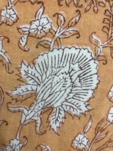 Tissu en coton imprimé à la main à motifs floraux moutarde, textile artisanal indien traditionnel pour vêtements et ameublement - Product Image 2