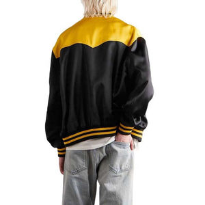 Veste de baseball en polyester satiné à manches longues pour hommes personnalisée Service OEM avec couleur contrastée pour la veste enduite de Sating d'université - Product Image 2