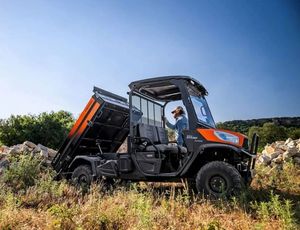 Transportador de Trabajo Compacto Diésel – Cabina Cerrada, Alto Rendimiento y Capacidad Todoterreno - Product Image 2