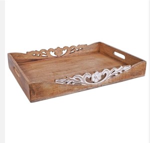 Bandeja de madera de mango rectangular con radio de 10x18 pulgadas de color azul marino con asas de metal dorado con bordes redondeados para servir y decorar - Product Image 1