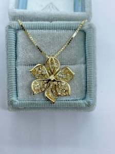 Magnifique collier pendentif en diamant de fleur en gros, diamant de laboratoire certifié IGI en or pur 14 carats ou en argent sterling, collier de mariée - Product Image 4