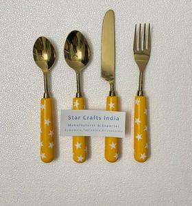 Nouveau modèle Ensemble de couverts en acier inoxydable Parfaitement fabriqué Ensemble de couverts Cuillère Fourchette Couteaux Ensemble avec manche en résine Vaisselle Couverts - Product Image 2
