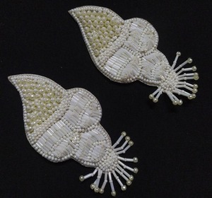 Broche blanche personnalisée de haute qualité, broches brodées à la main avec des strass, broches en fil de bullion, broches faites à la main, épingle à la mode - Product Image 4