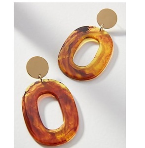 Boucles d'oreilles Boho-Chic Urban Explorers Design en résine Pop de couleur avec accessoires de mode de marques d'élégance éthique fabriqués à la main - Product Image 1