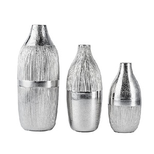 Cuenco central de pedestal de metal para mesa de boda, decoración del hogar y dormitorio, jarrón de aluminio hecho a mano con acabado plateado - Product Image 3