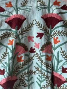 Venta al por mayor de Chaqueta Corta para Mujer Suzani Bordado Hecho a Mano Algodón Suzani Abrigo Bohemio Chaqueta de Invierno - Product Image 2