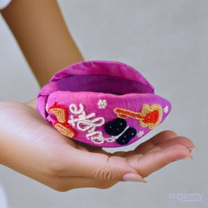 Bandeau brodé à la main personnalisé à la mode pour enfants et filles, accessoire de mode, personnalisé pour les festivals et les célébrations - Product Image 5