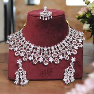 Beau collier en zircon plaqué argent de haute qualité avec boucles d'oreilles et Tikka Collection de vêtements de mariage et de fête pour les femmes - Product Image 2