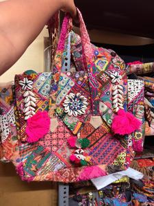 Bolso Tote Bohemio Bordado a Mano con Decoración de Conchas y Diseño de Parches con Pompones para Uso Diario de Mujeres, Forro de Algodón - Product Image 3