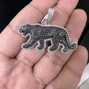 Colgante de Diamante con Forma de Pantera Negra, Corte Brillante, Moissanita Negra, Chapado en Rodio, Plata 925, Colgantes y Dijes de Estilo Hip Hop - Product Image 1